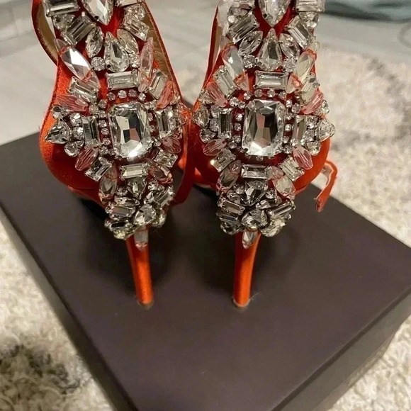 Badgley mischka NIB heels - Picture 7 of 9